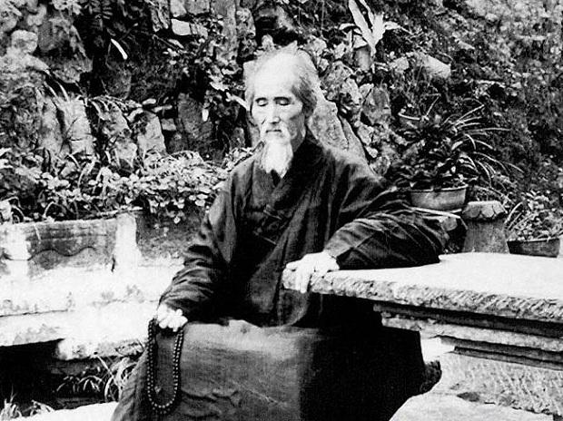 虚云老和尚登坛修法求雪,慈禧太后感动落泪顶礼跪拜