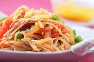 跟我来做菜:凉拌三丝