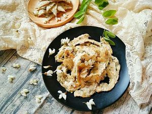 槐花飘香的时节,四种槐花菜谱推荐给您